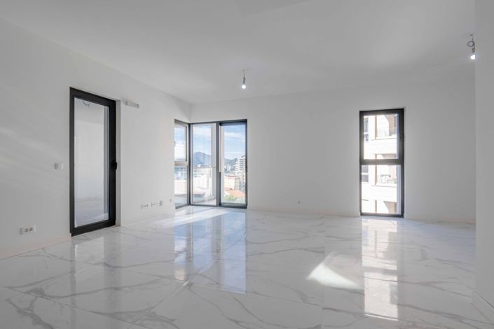 Image No.9-3 Bed Apartment for sale