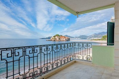 2-waterfront-apartment-sveti-stefan