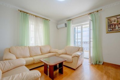 5-waterfront-apartment-sveti-stefan