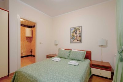 9-waterfront-apartment-sveti-stefan