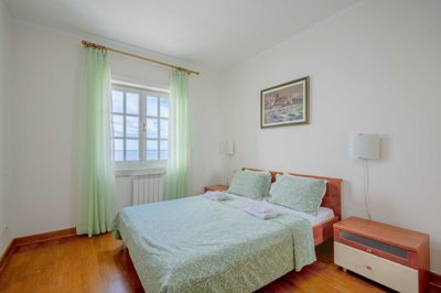 10-waterfront-apartment-sveti-stefan