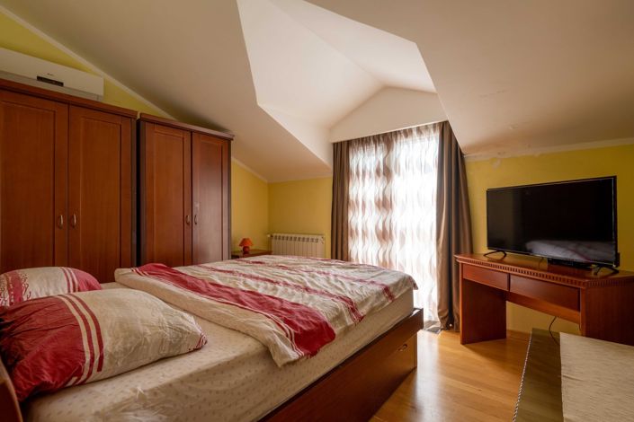 Image No.19-7 Bed Land for sale