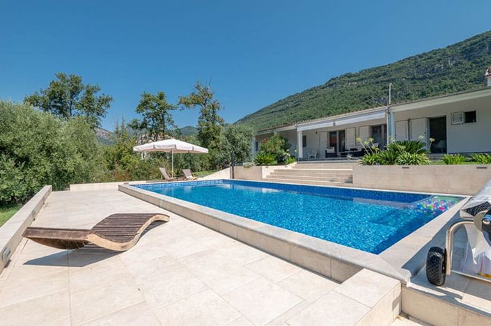 Image No.2-4 Bed House for sale