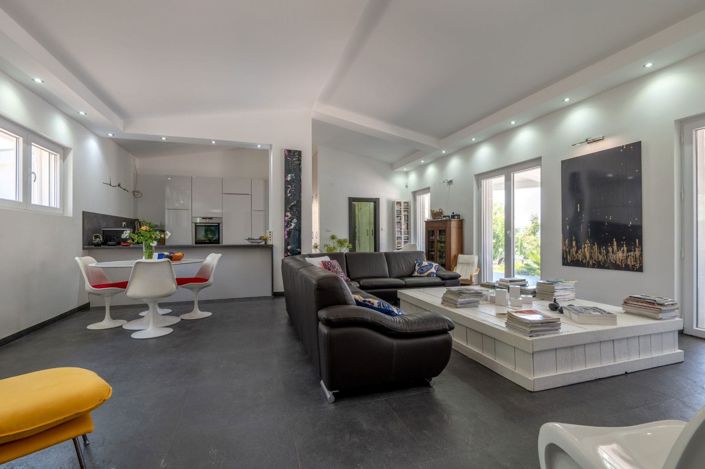 Image No.6-4 Bed House for sale