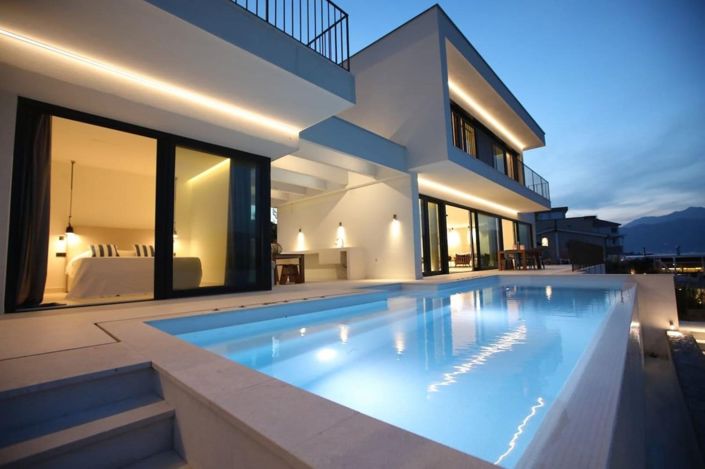 Image No.11-9 Bed Villa for sale