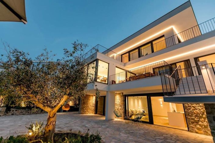 Image No.7-9 Bed Villa for sale