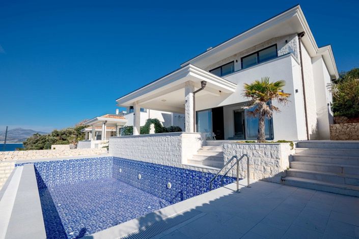 Image No.1-3 Bed Villa for sale