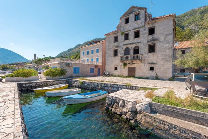 Image No.8-Villa for sale