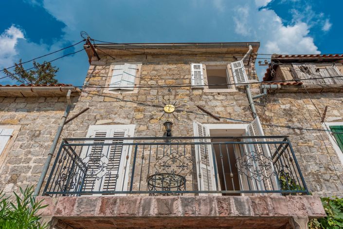 Image No.10-3 Bed House for sale