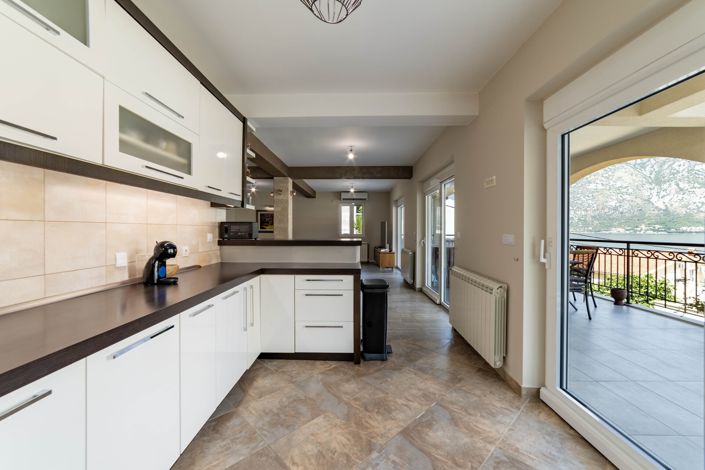 Image No.11-9 Bed Apartment for sale