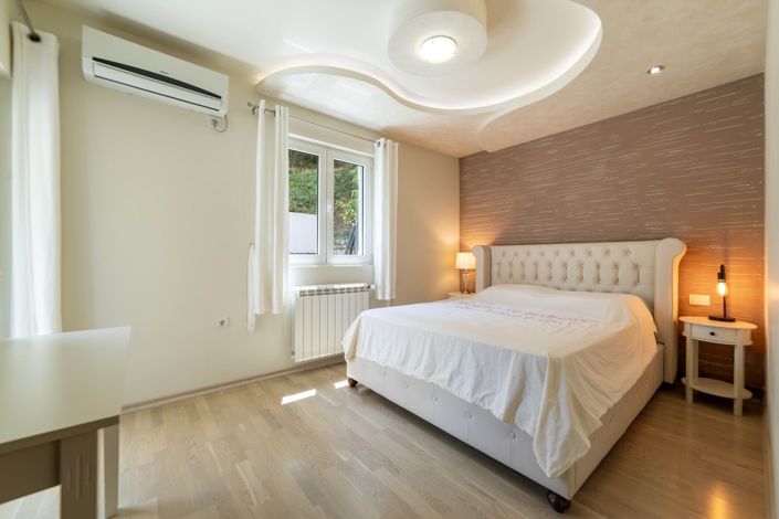 Image No.12-9 Bed Apartment for sale