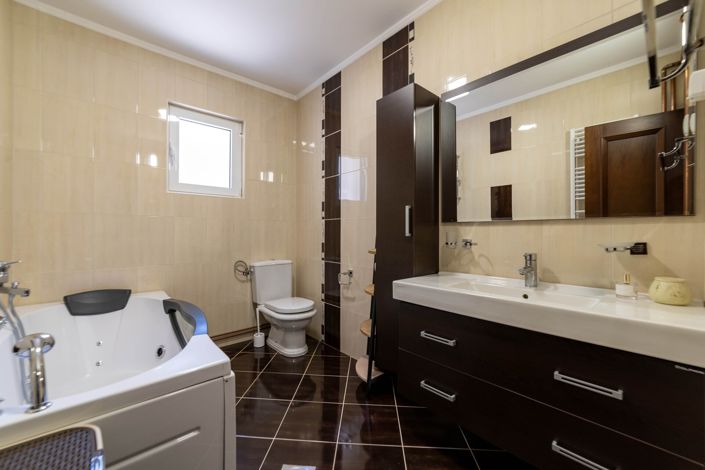 Image No.13-9 Bed Apartment for sale