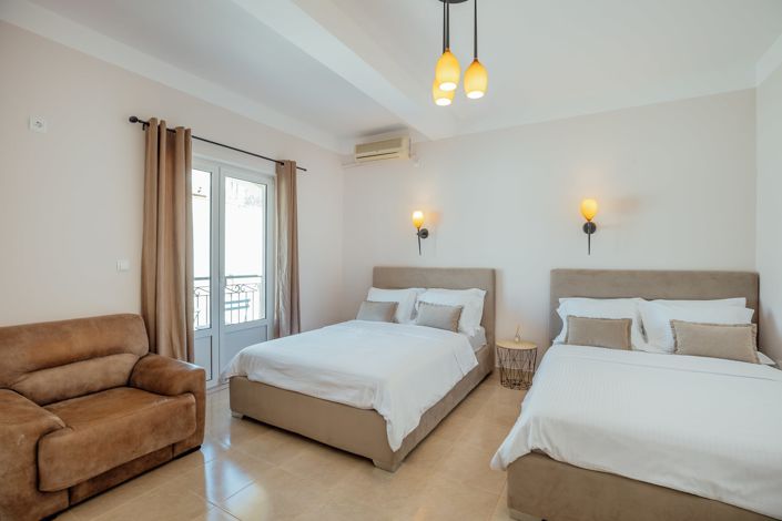 Image No.22-9 Bed Apartment for sale