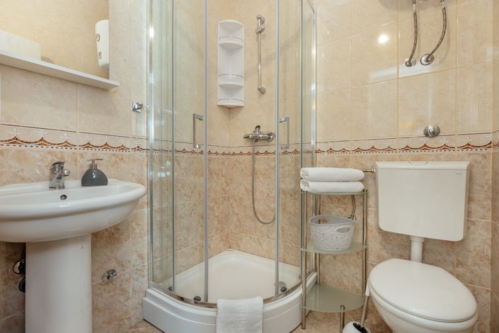 Image No.24-9 Bed Apartment for sale