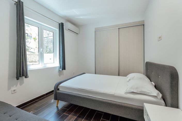 Image No.28-9 Bed Apartment for sale