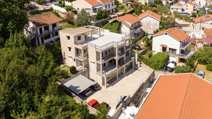 Image No.3-9 Bed Apartment for sale