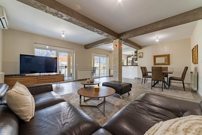 Image No.6-9 Bed Apartment for sale