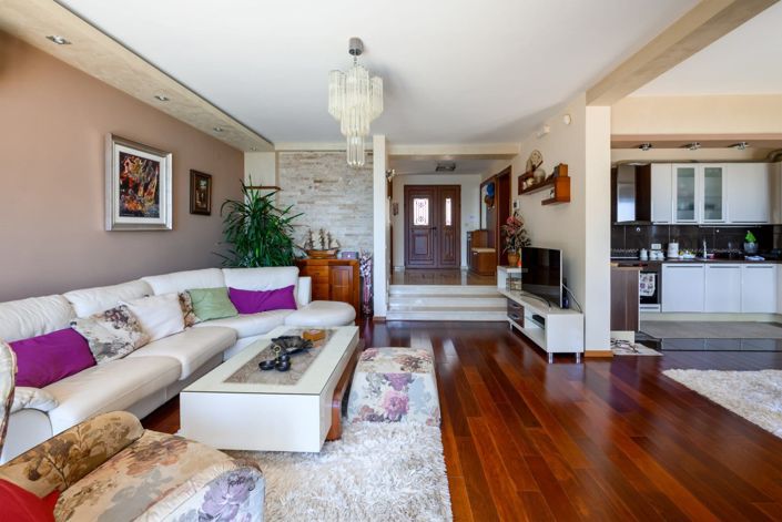 Image No.10-3 Bed Villa for sale