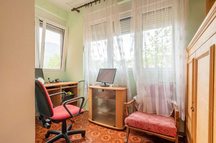 Image No.10-3 Bed House for sale