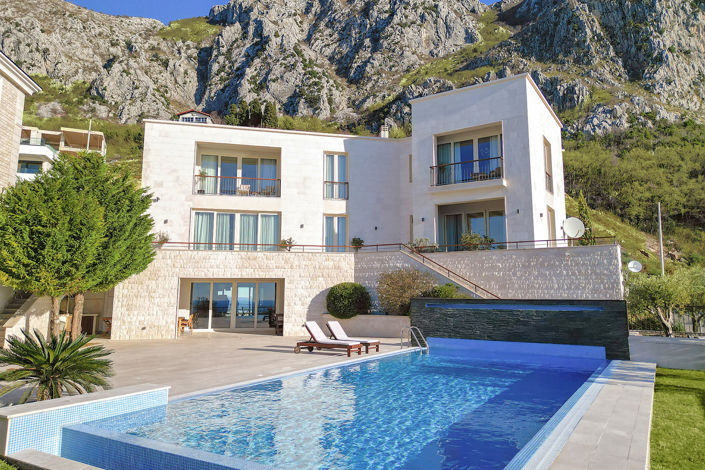 Image No.1-4 Bed Villa for sale