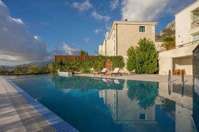 3-luxury-villa-with-open-views-of-the-sea-and