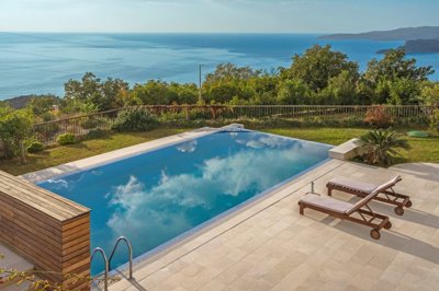 5-luxury-villa-with-open-views-of-the-sea-and