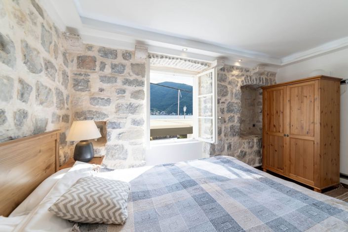 Image No.12-4 Bed House for sale