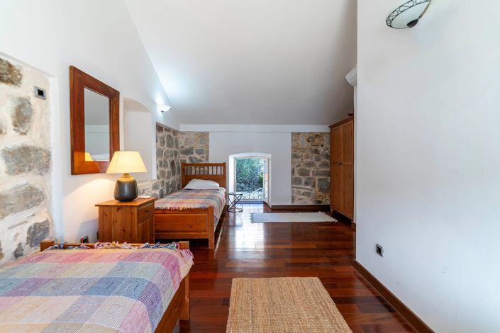 Image No.15-4 Bed House for sale