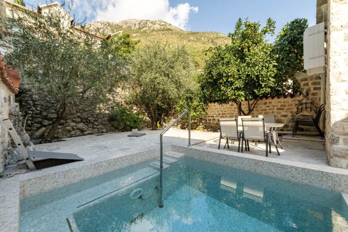 Image No.20-4 Bed House for sale