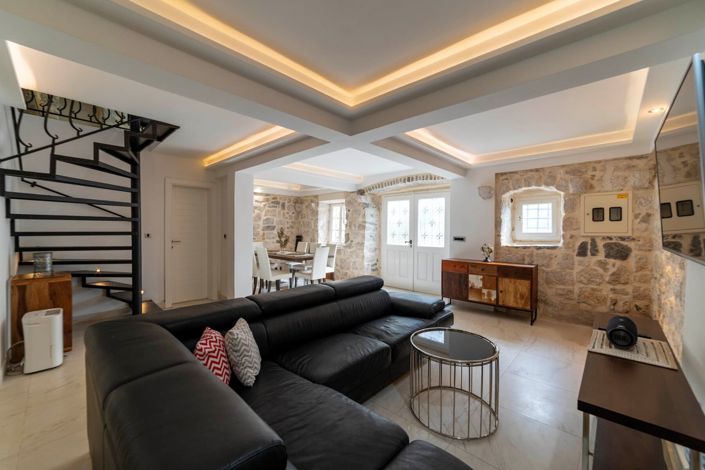 Image No.6-4 Bed House for sale