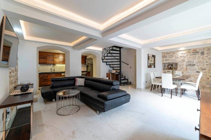 Image No.8-4 Bed House for sale