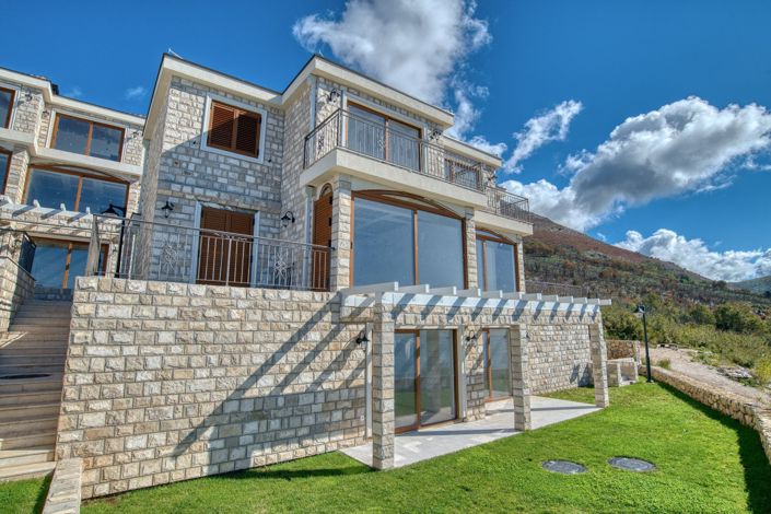 Image No.11-2 Bed House for sale