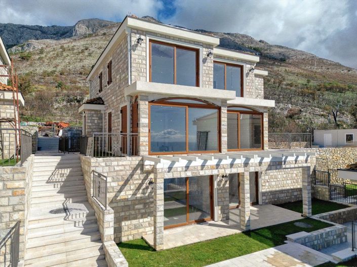 Image No.12-2 Bed House for sale