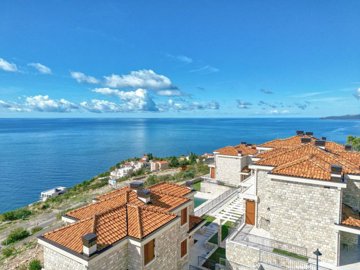 0-complex-of-luxury-townhouses-rezevici