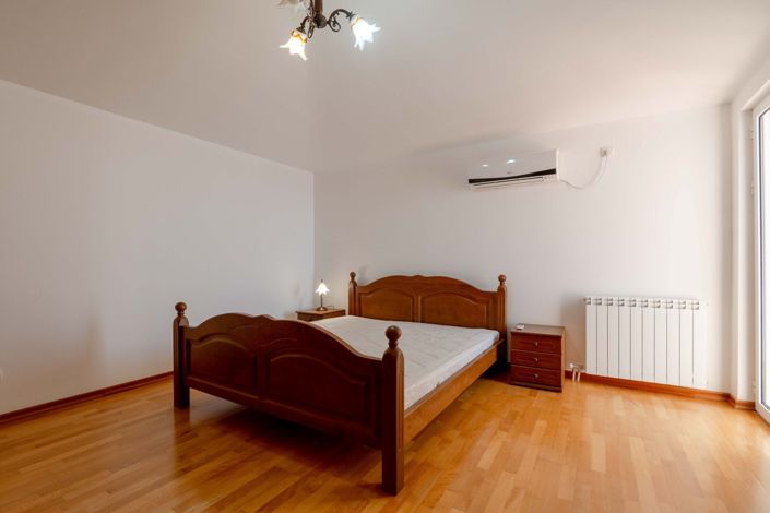 Image No.13-8 Bed Villa for sale