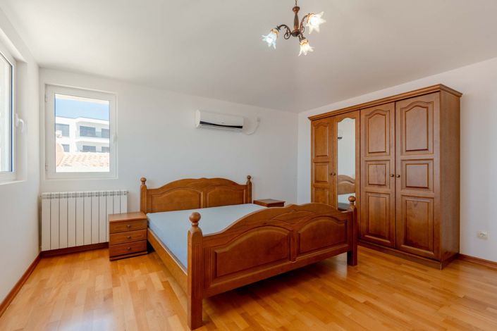 Image No.16-8 Bed Villa for sale