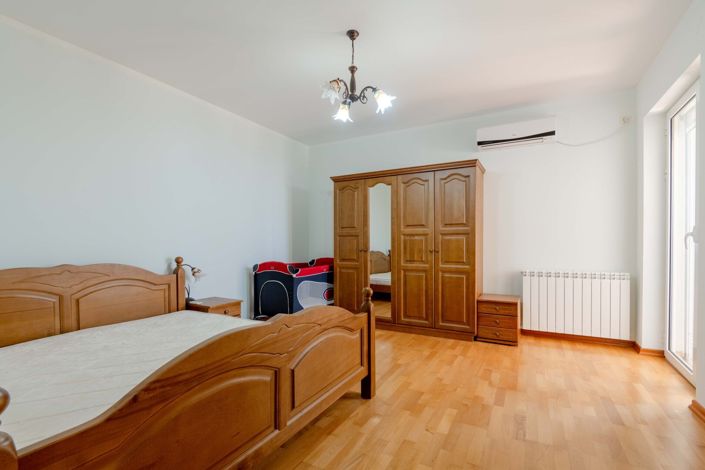 Image No.17-8 Bed Villa for sale