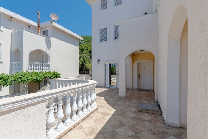 Image No.25-8 Bed Villa for sale