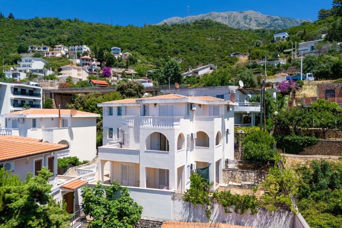 Image No.4-8 Bed Villa for sale