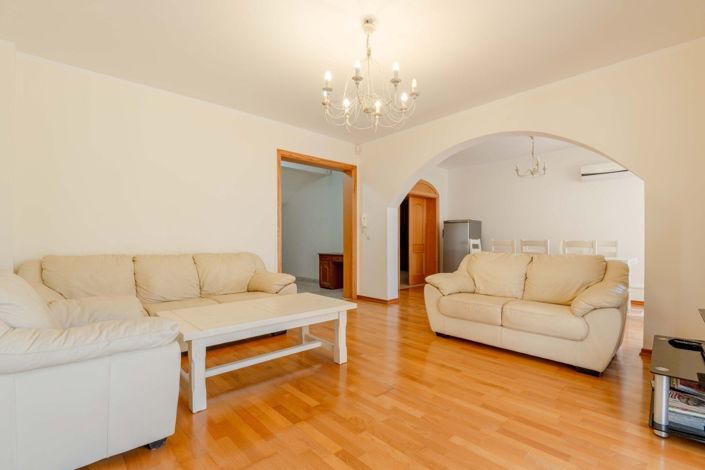 Image No.6-8 Bed Villa for sale