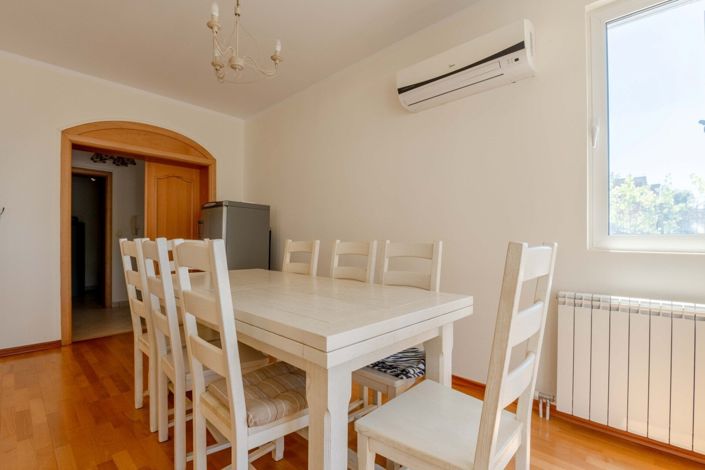 Image No.9-8 Bed Villa for sale