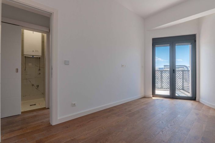 Image No.17-3 Bed Apartment for sale