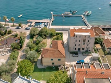 1-urbanized-waterfront-land-with-existing-hou