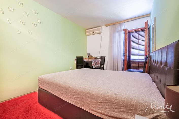 Image No.5-6 Bed House for sale