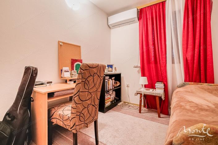 Image No.8-6 Bed House for sale