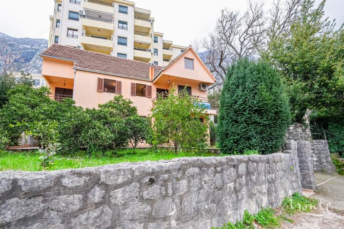 Image No.18-6 Bed House for sale