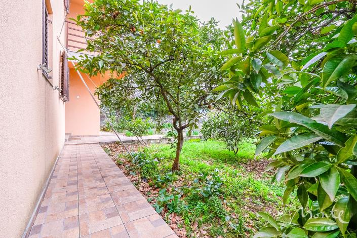 Image No.34-6 Bed House for sale