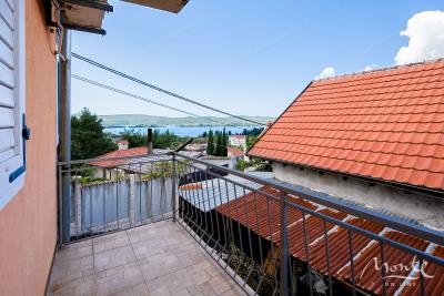 semejnyj-2-etazhnyj-dom-s-vidom-na-more-v-tivate_07