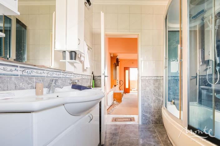 Image No.13-2 Bed House for sale