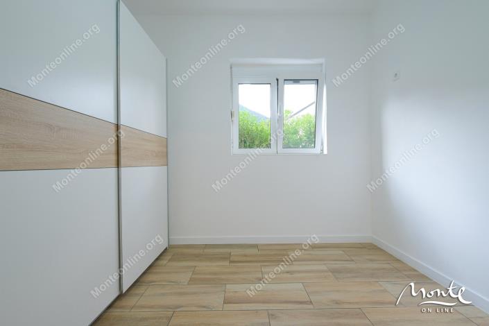 Image No.8-4 Bed House for sale